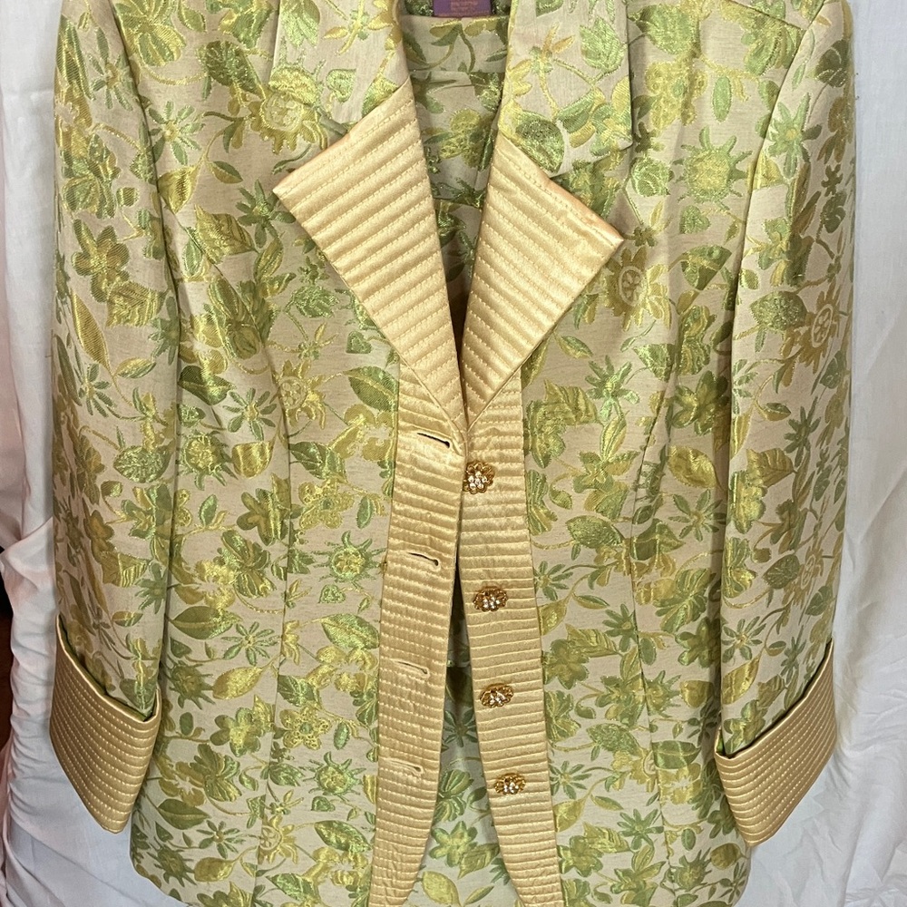 Elegant Floral Brocade Jacket in Light Green and Cream